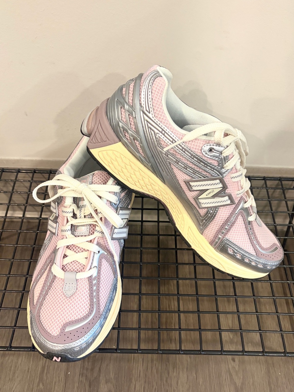 New Balance 1906R 'Rose Sugar Silver' sneakers (U1906RNF) W 10.5 M 9